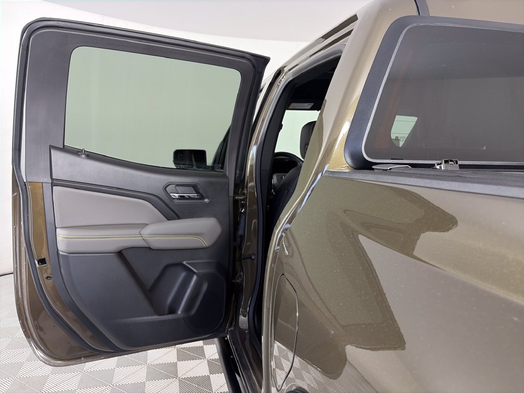 Used 2025 Chevrolet Colorado ZR2 w/ Technology Package AWD/4WD image 12