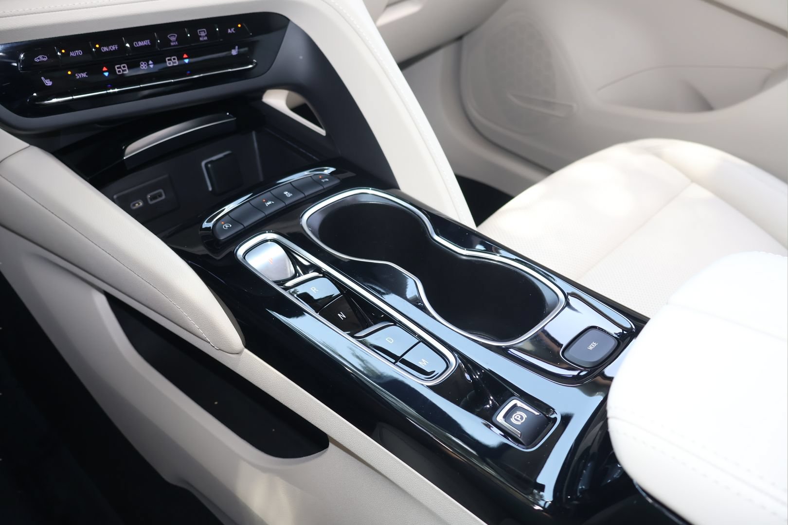 Used 2021 Buick Envision Essence FWD image 26