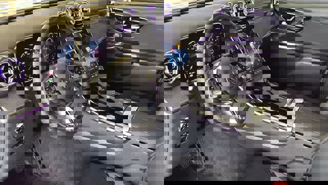 Used 2025 Mercedes-Benz GLC 300 4MATIC image 27