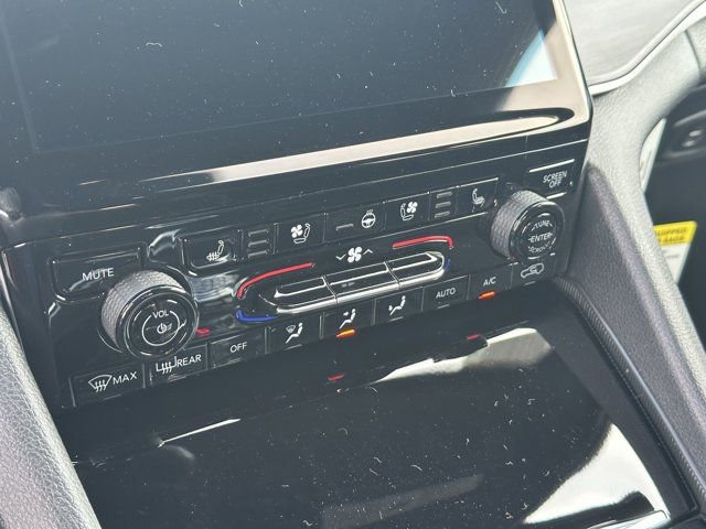 New 2025 Jeep Grand Cherokee Limited w/ Luxury Tech Group II image 26