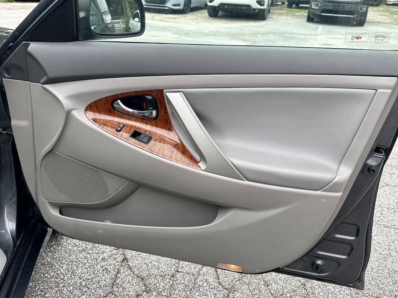 Used 2009 Toyota Camry XLE FWD image 17