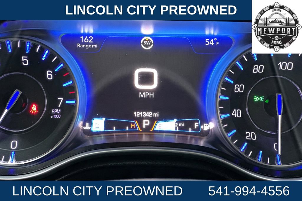 Used 2018 Chrysler 300 Limited image 25