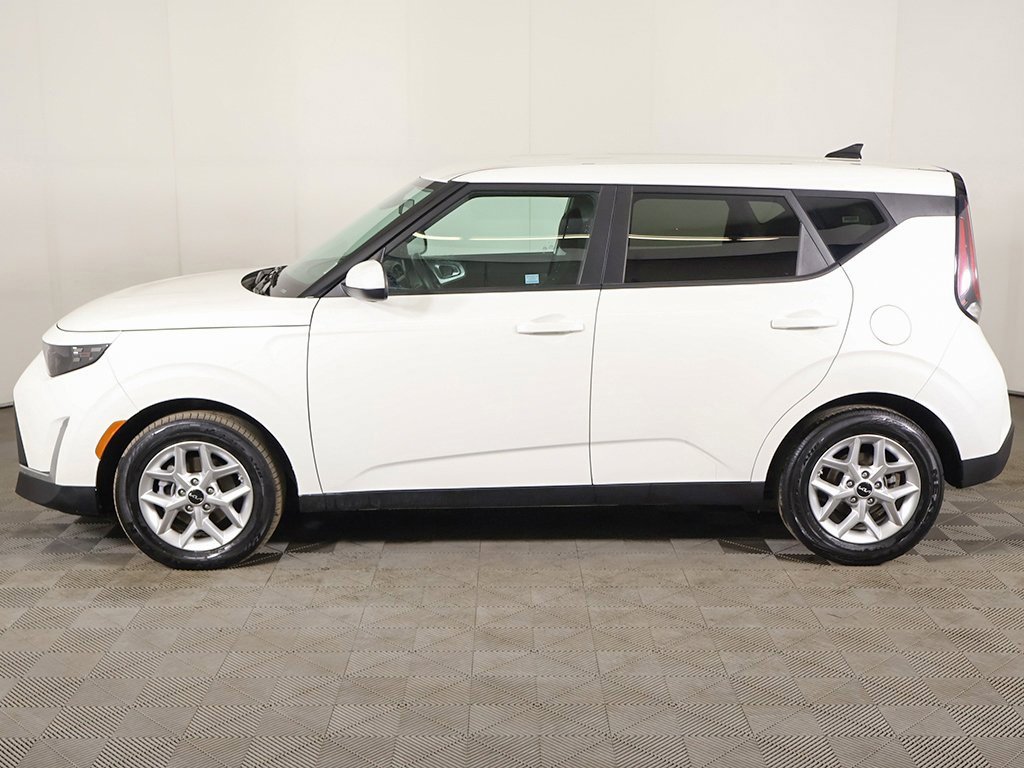 Used 2024 Kia Soul LX w/ Option Group 015 image 16
