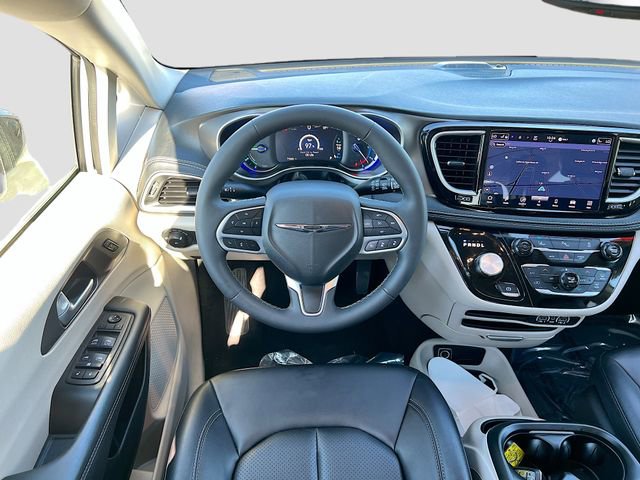 Used 2024 Chrysler Pacifica Select image 22