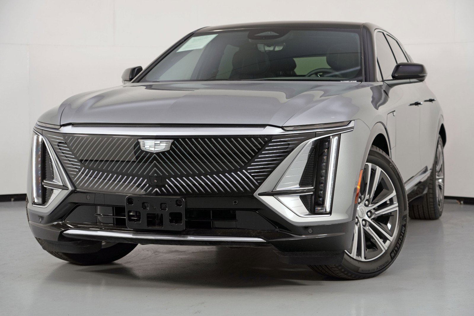 Used 2025 Cadillac Lyriq Luxury image 3
