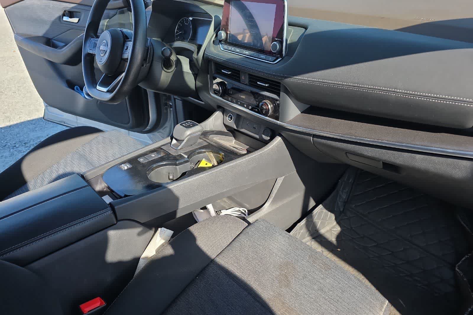 Used 2023 Nissan Rogue SV FWD image 18