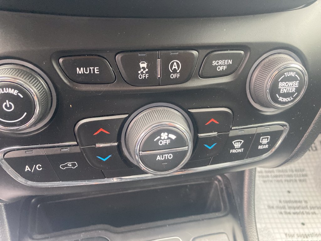 Used 2022 Jeep Cherokee Latitude Lux AWD/4WD image 27