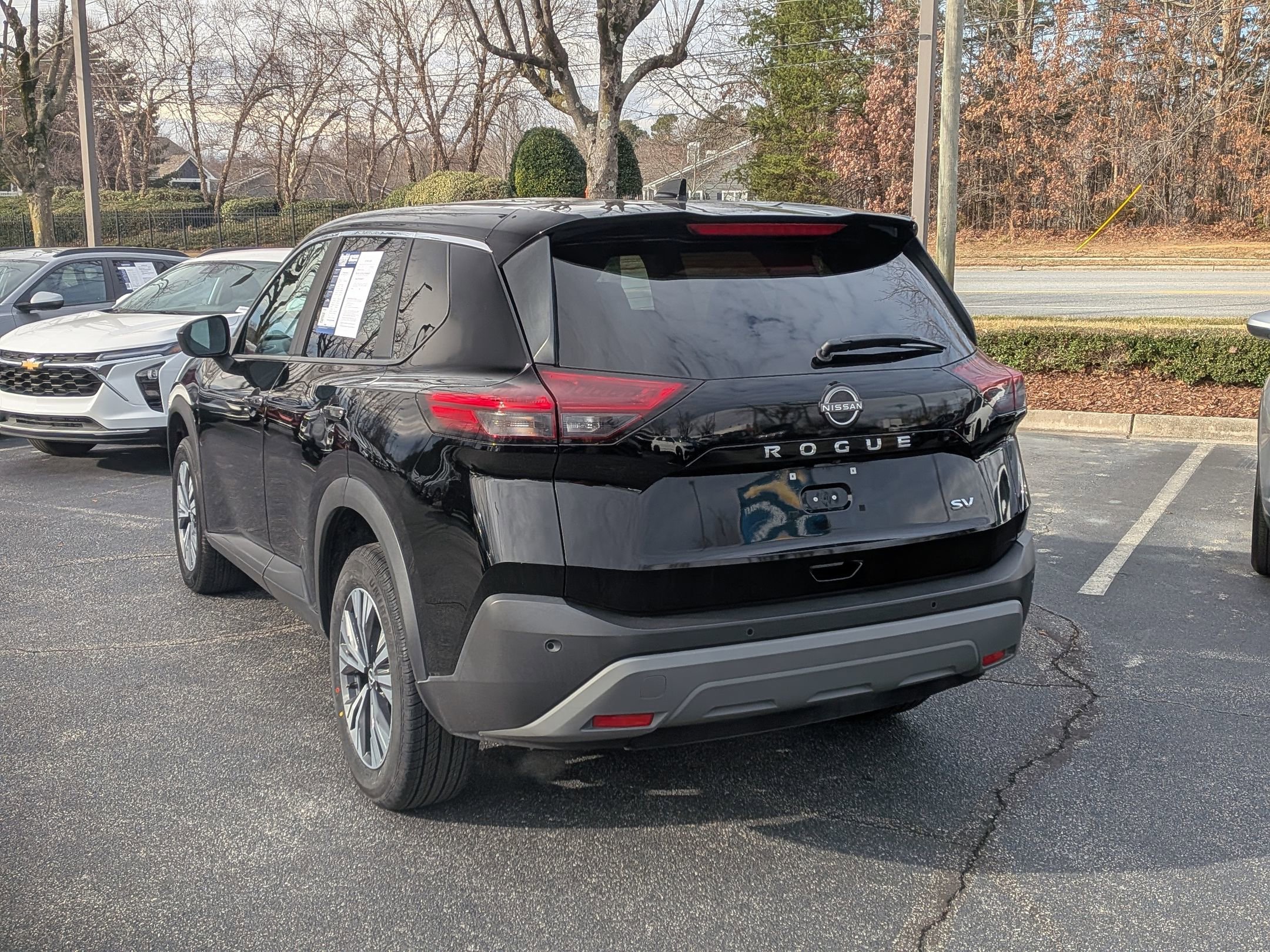 Used 2023 Nissan Rogue SV image 7