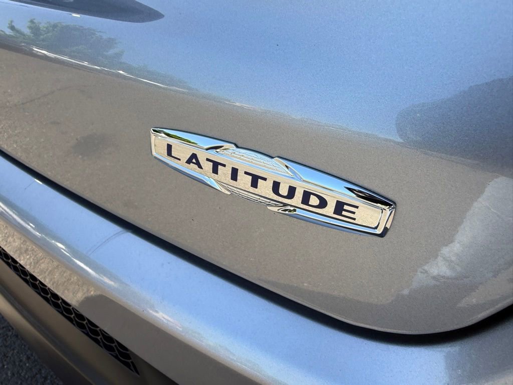 Used 2018 Jeep Compass Latitude w/ Popular Equipment Group FWD image 6