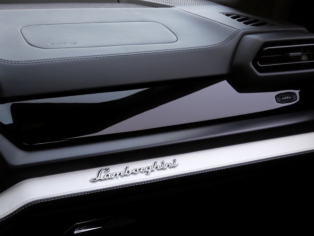 Used 2025 Lamborghini Urus SE image 23