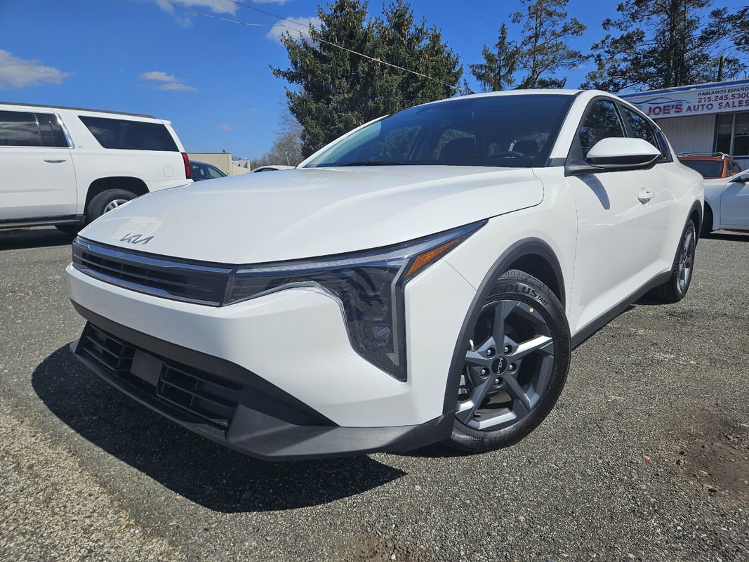 Used 2025 Kia K4 LXS image 1