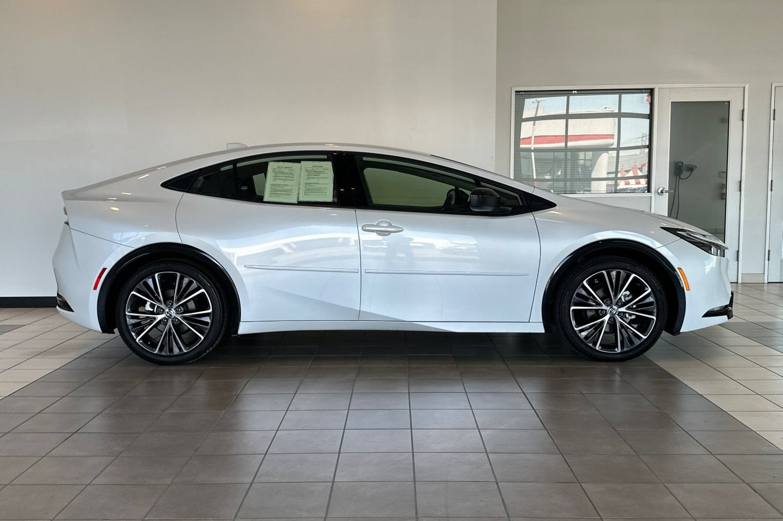 Certified 2023 Toyota Prius XLE FWD image 3