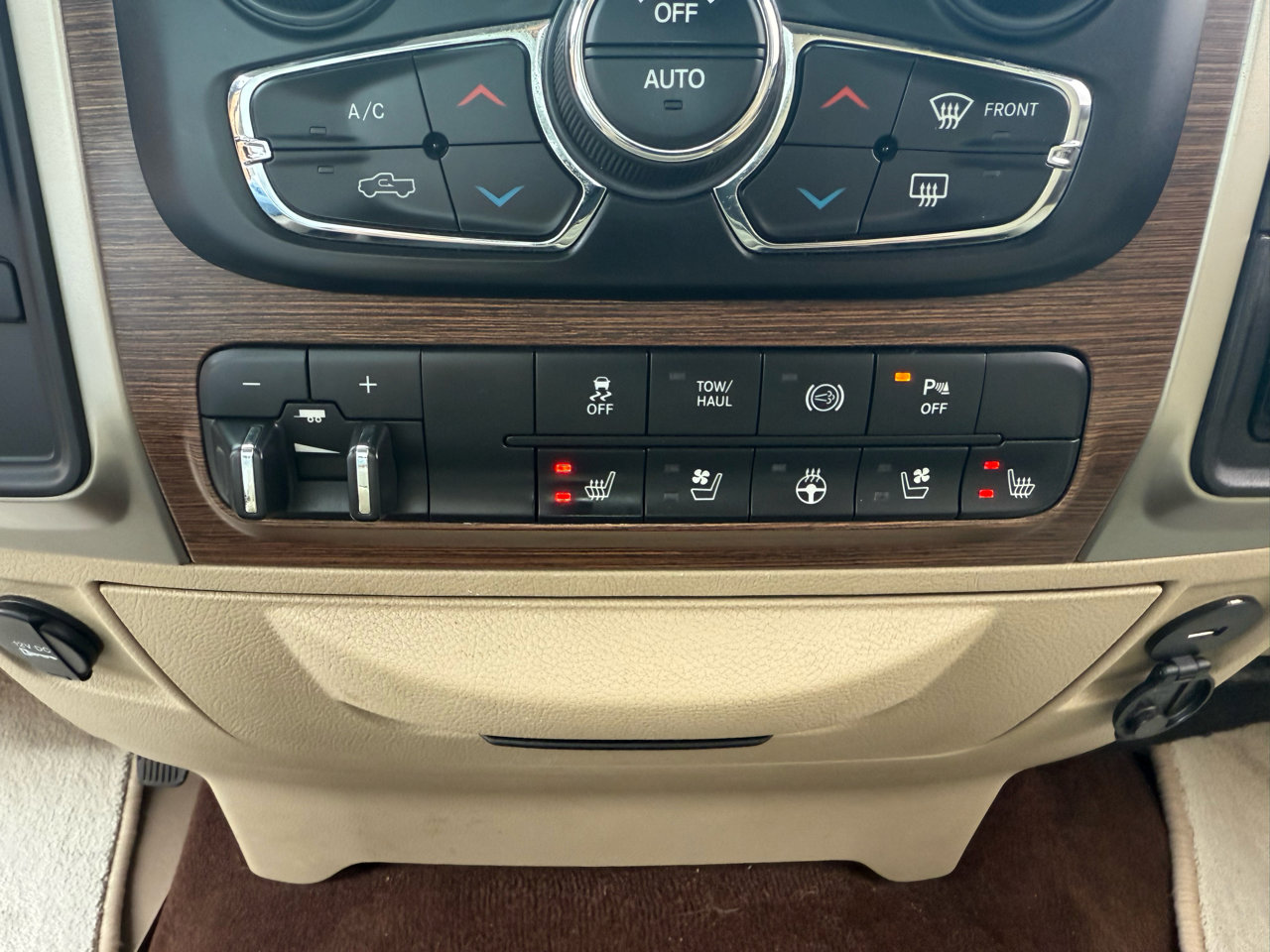 Used 2015 RAM 3500 Laramie w/ Convenience Group image 11