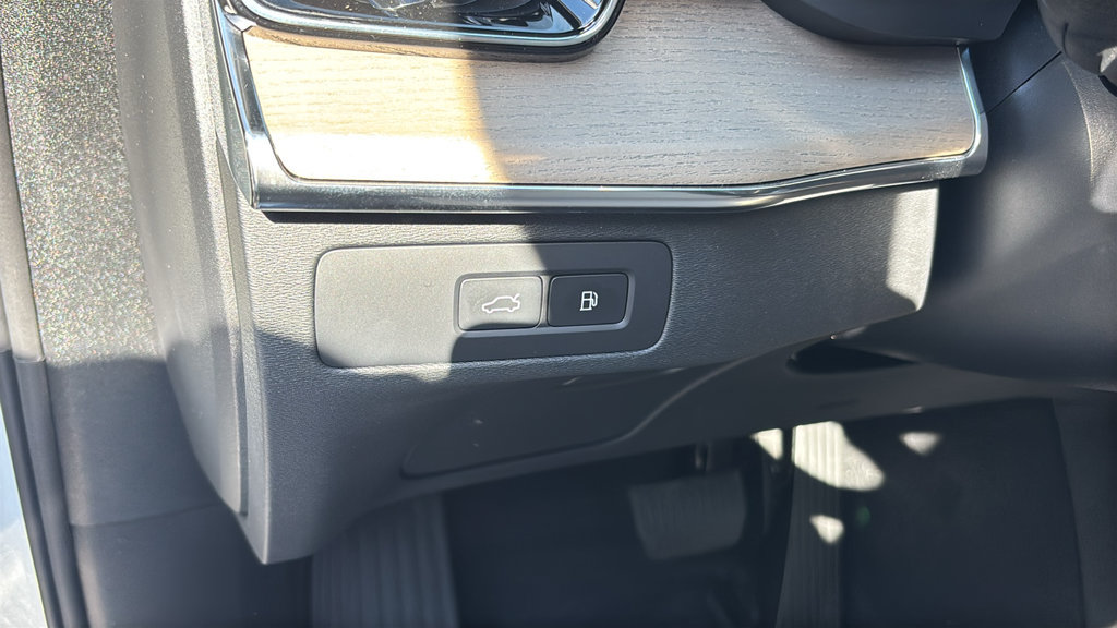 New 2027 Volvo XC90 T8 Plus AWD/4WD image 14