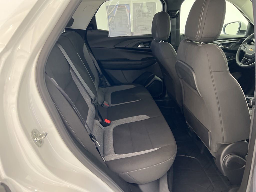 Used 2025 Chevrolet TrailBlazer LT w/ Driver Confidence Package FWD image 23