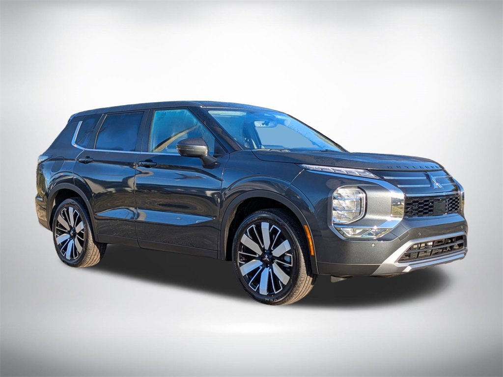 New 2025 Mitsubishi Outlander SE image 2