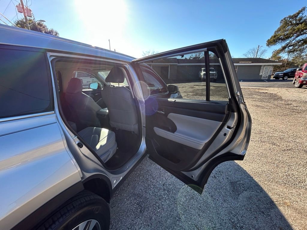 Used 2023 Toyota Highlander XLE image 20