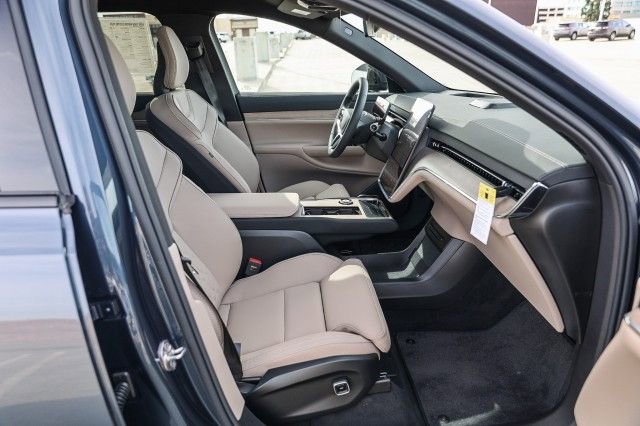 New 2025 Volvo EX90 Plus image 18