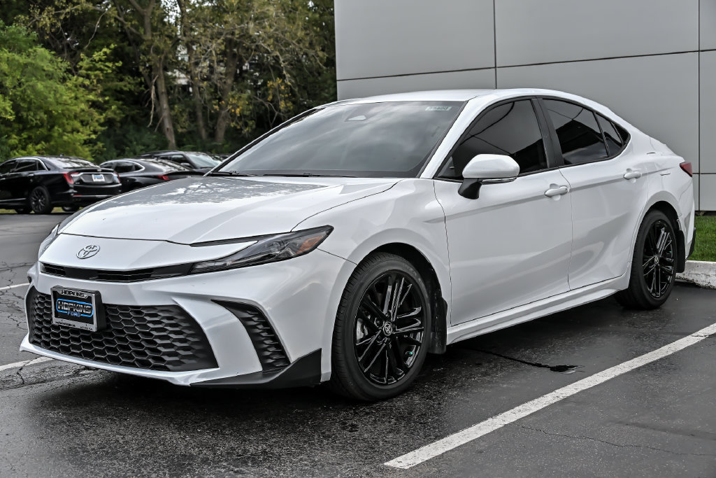 Used 2026 Toyota Camry SE FWD image 5