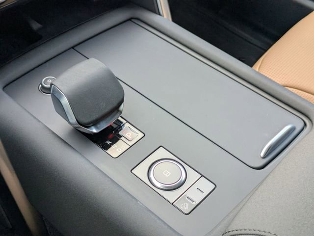 New 2026 Land Rover Discovery Limited Edition image 9