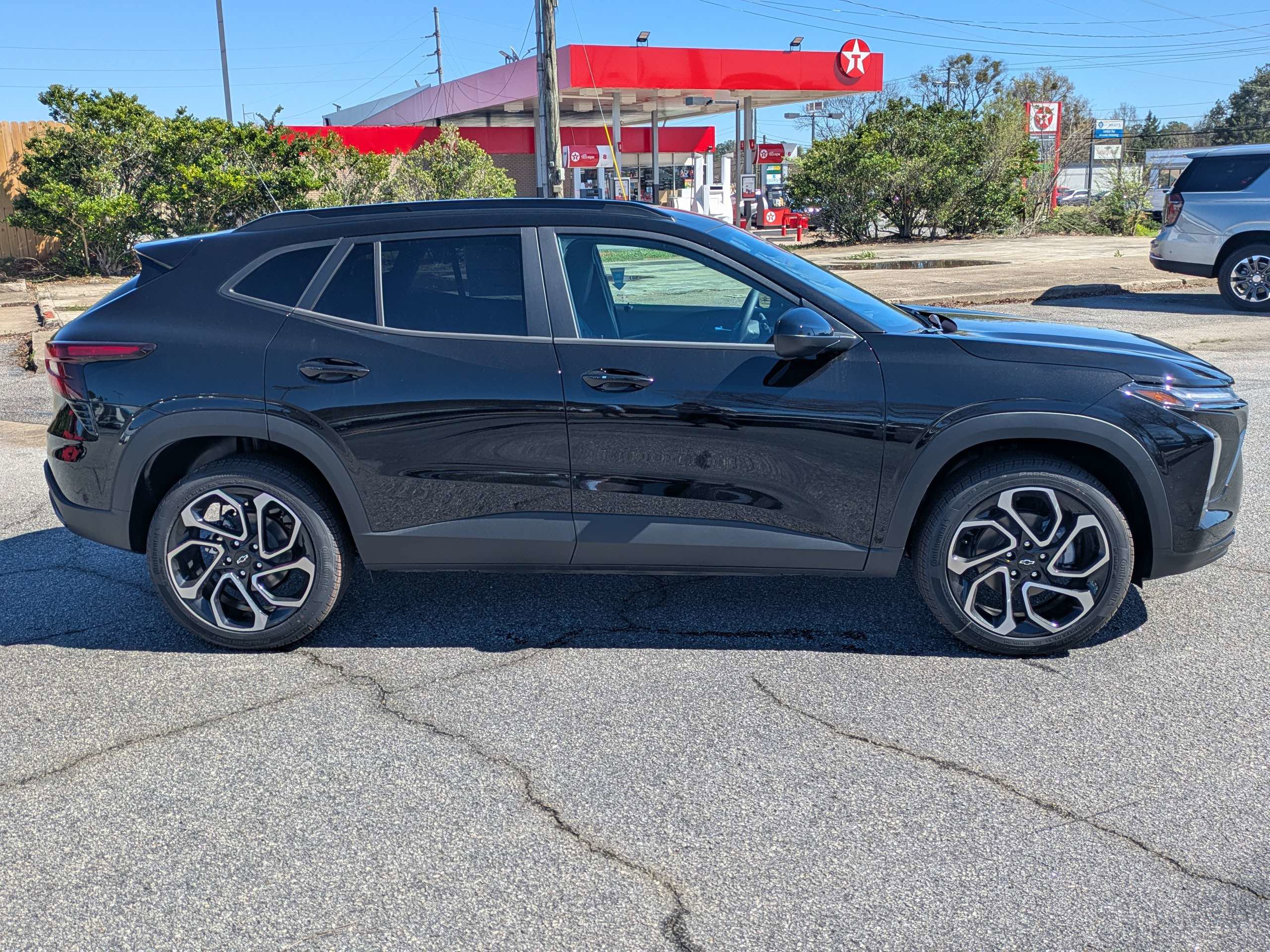 New 2026 Chevrolet Trax RS w/ Sunroof Package image 3
