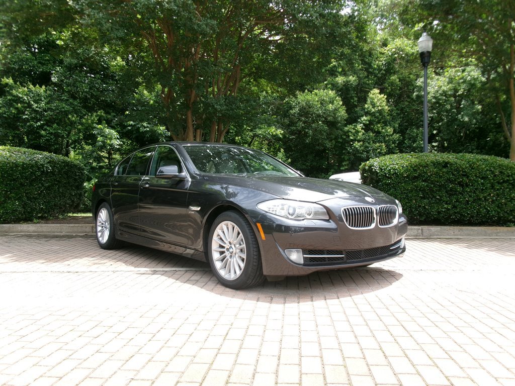 Used 2011 BMW 535i xDrive Sedan AWD/4WD image 3