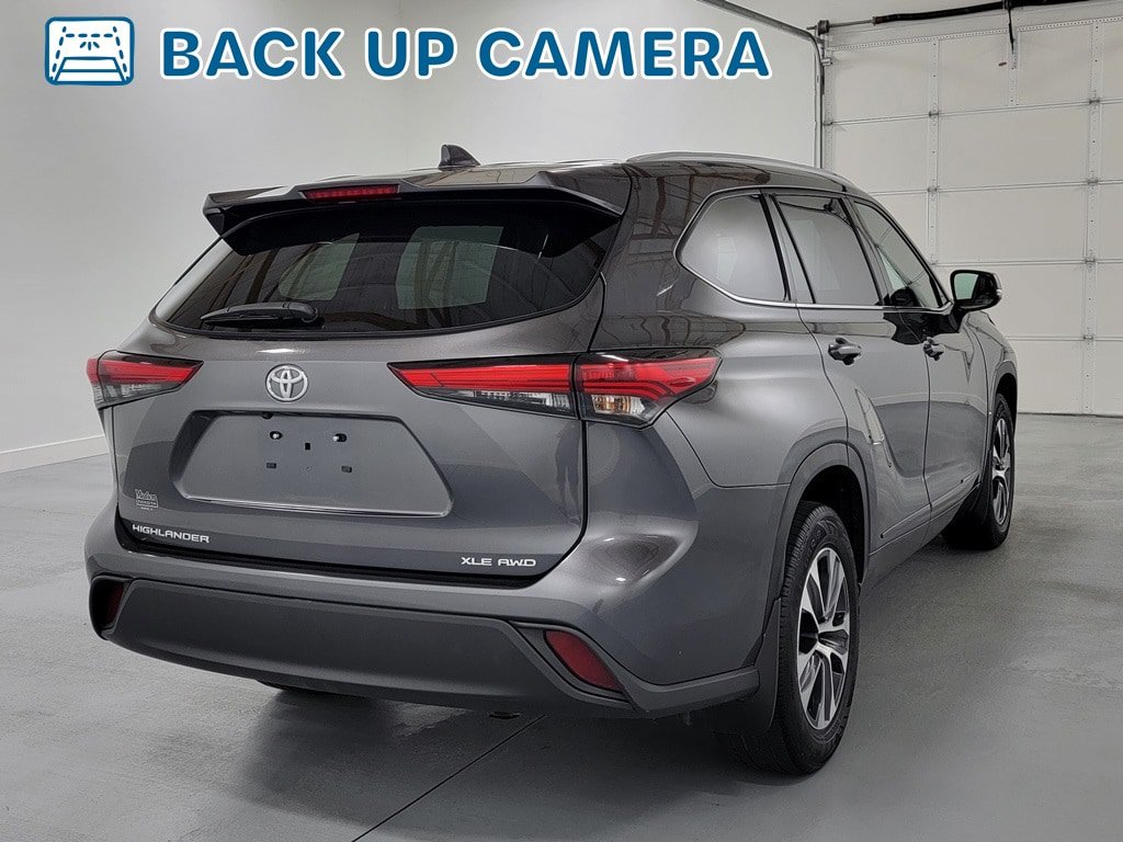 Used 2022 Toyota Highlander XLE AWD/4WD image 8