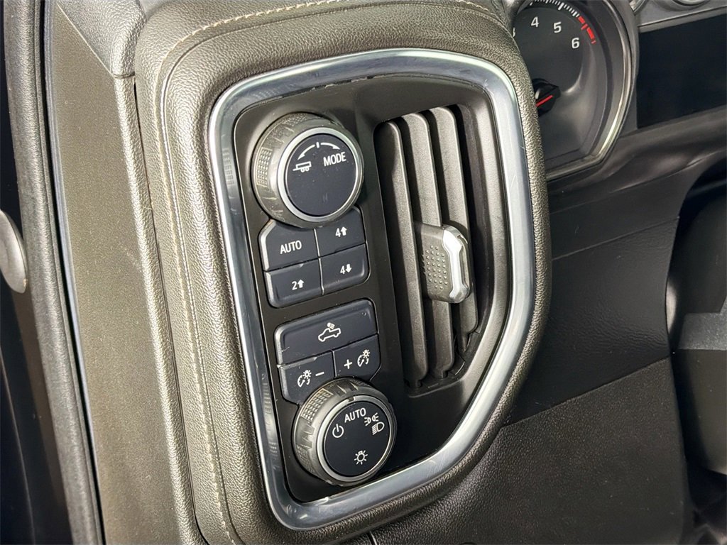 Used 2021 Chevrolet Silverado 1500 LT w/ Z71 Off-Road Package image 10