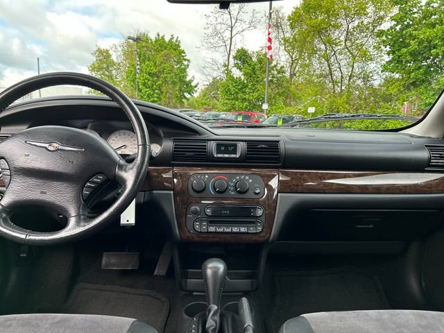 Used 2005 Chrysler Sebring Limited FWD image 13