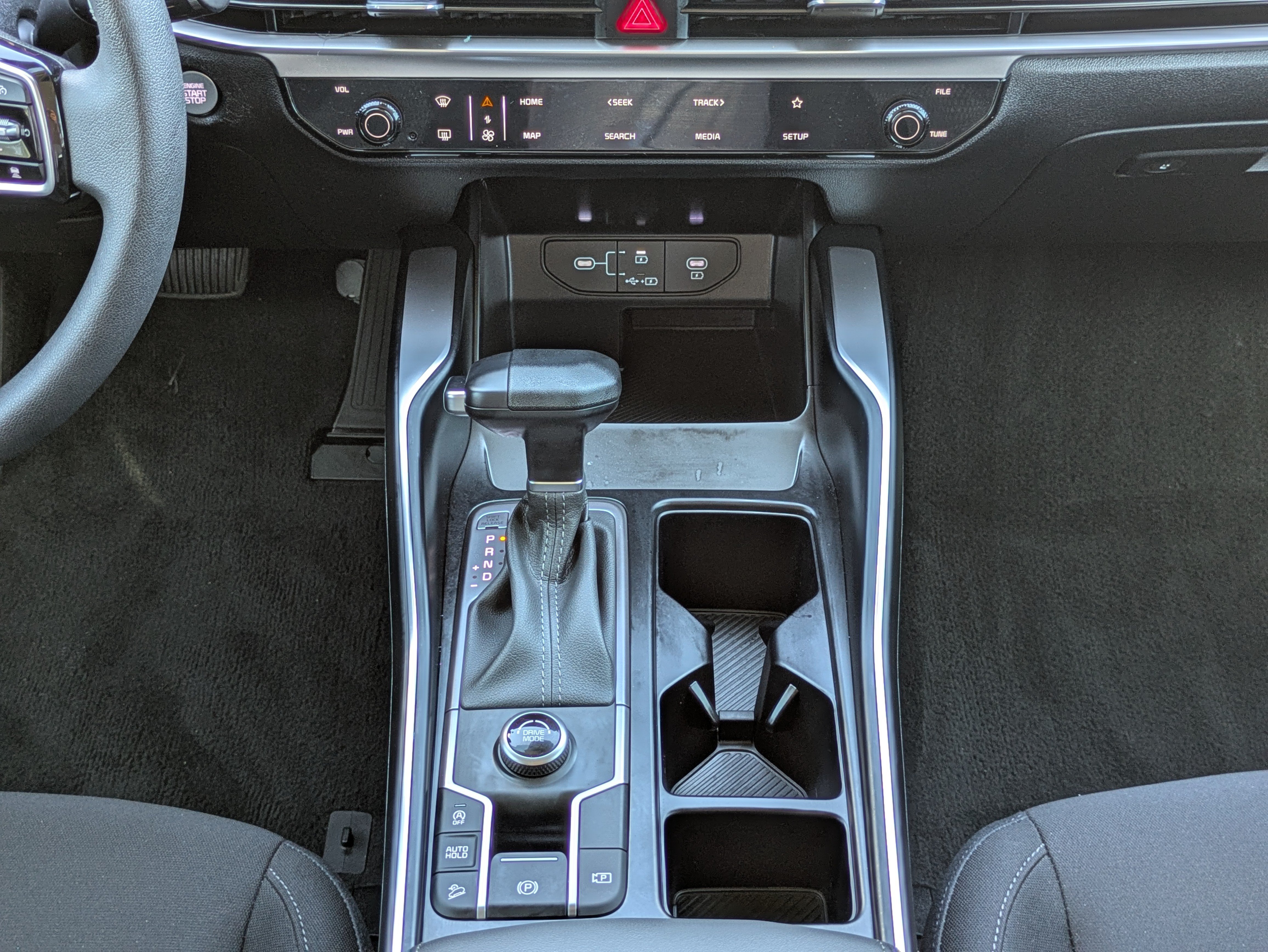 Certified 2025 Kia Sorento LX FWD image 19