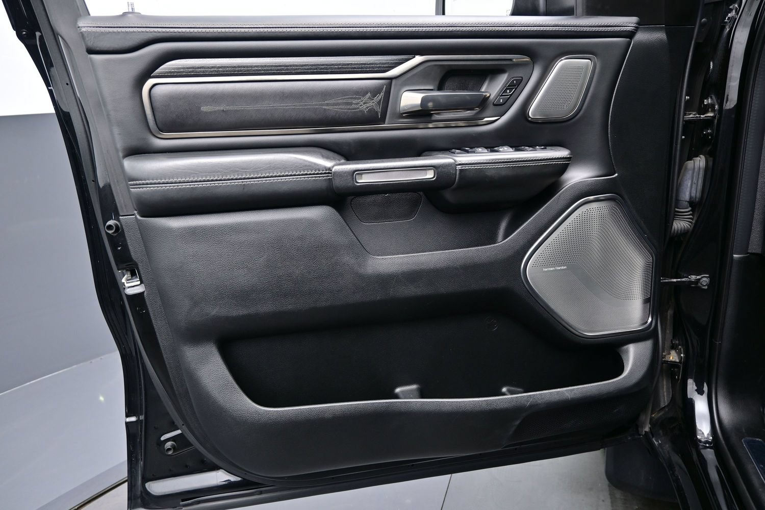Used 2019 RAM 1500 Limited AWD/4WD image 12