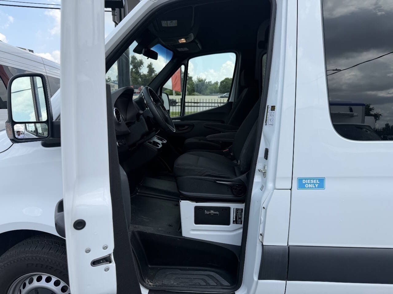 Used 2025 Mercedes-Benz Sprinter 2500 image 15