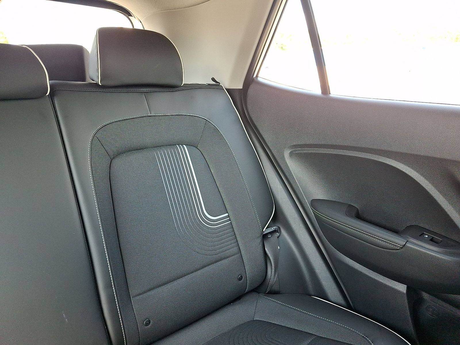 Certified 2025 Hyundai Venue Limited FWD image 14