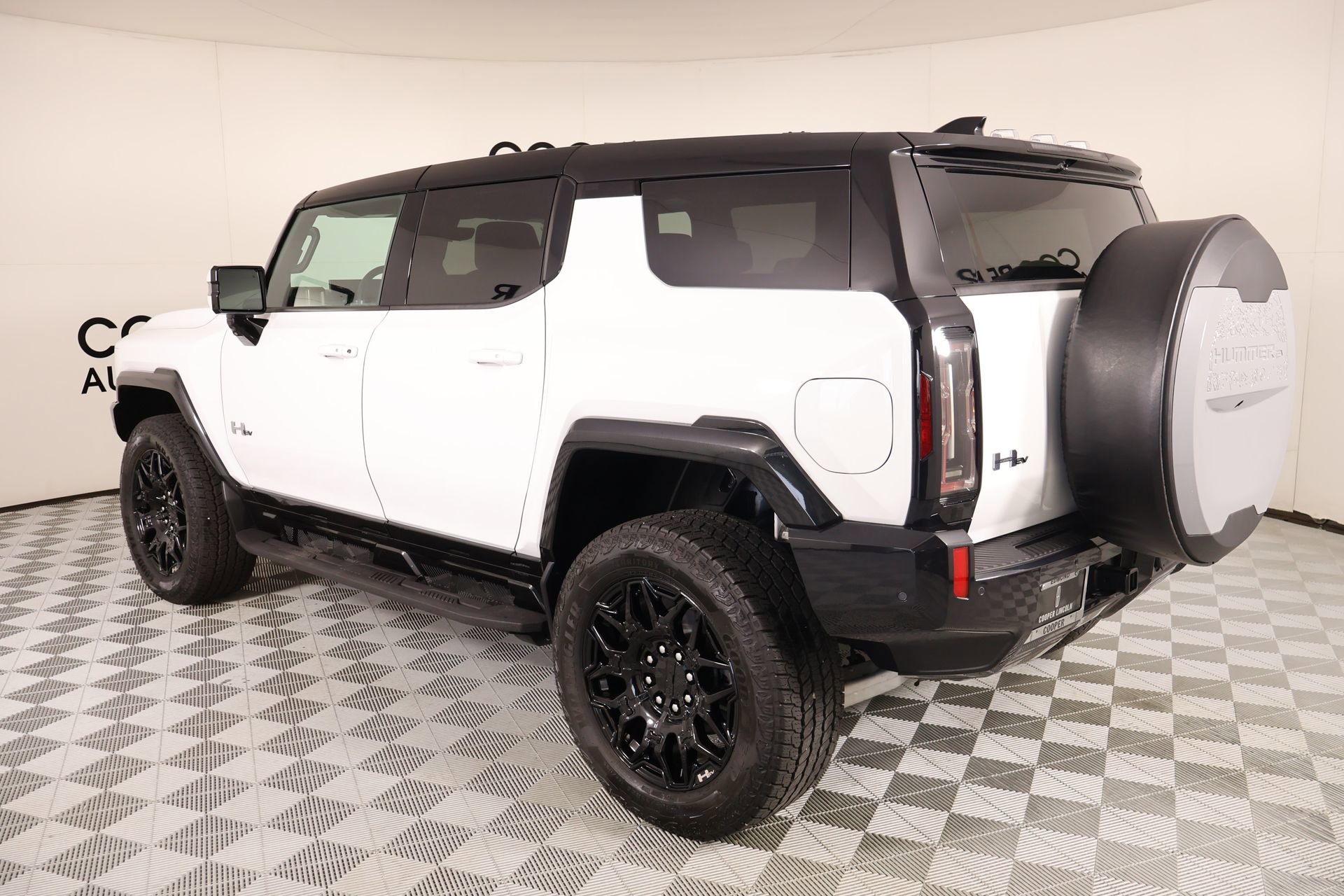 Used 2024 GMC Hummer EV 2X w/ LPO, Illumination Package image 22