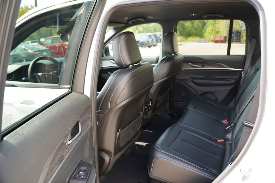 Certified 2025 Jeep Grand Cherokee Limited image 16