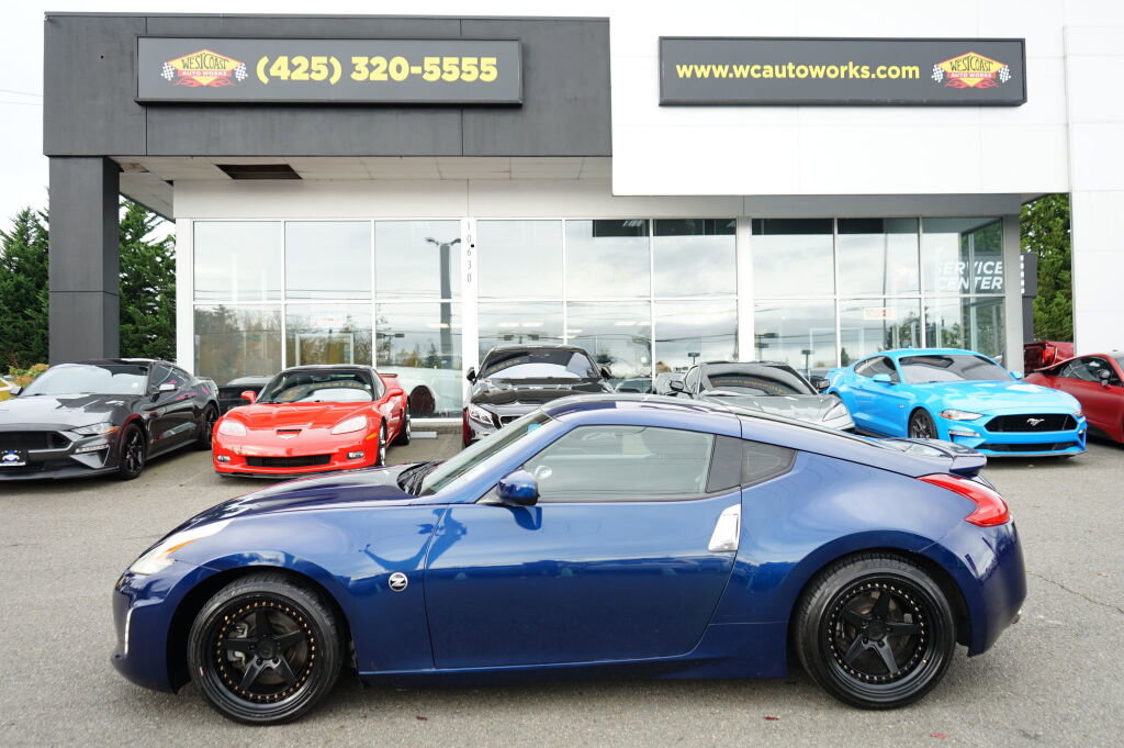 Used 2016 Nissan 370Z Coupe image 2