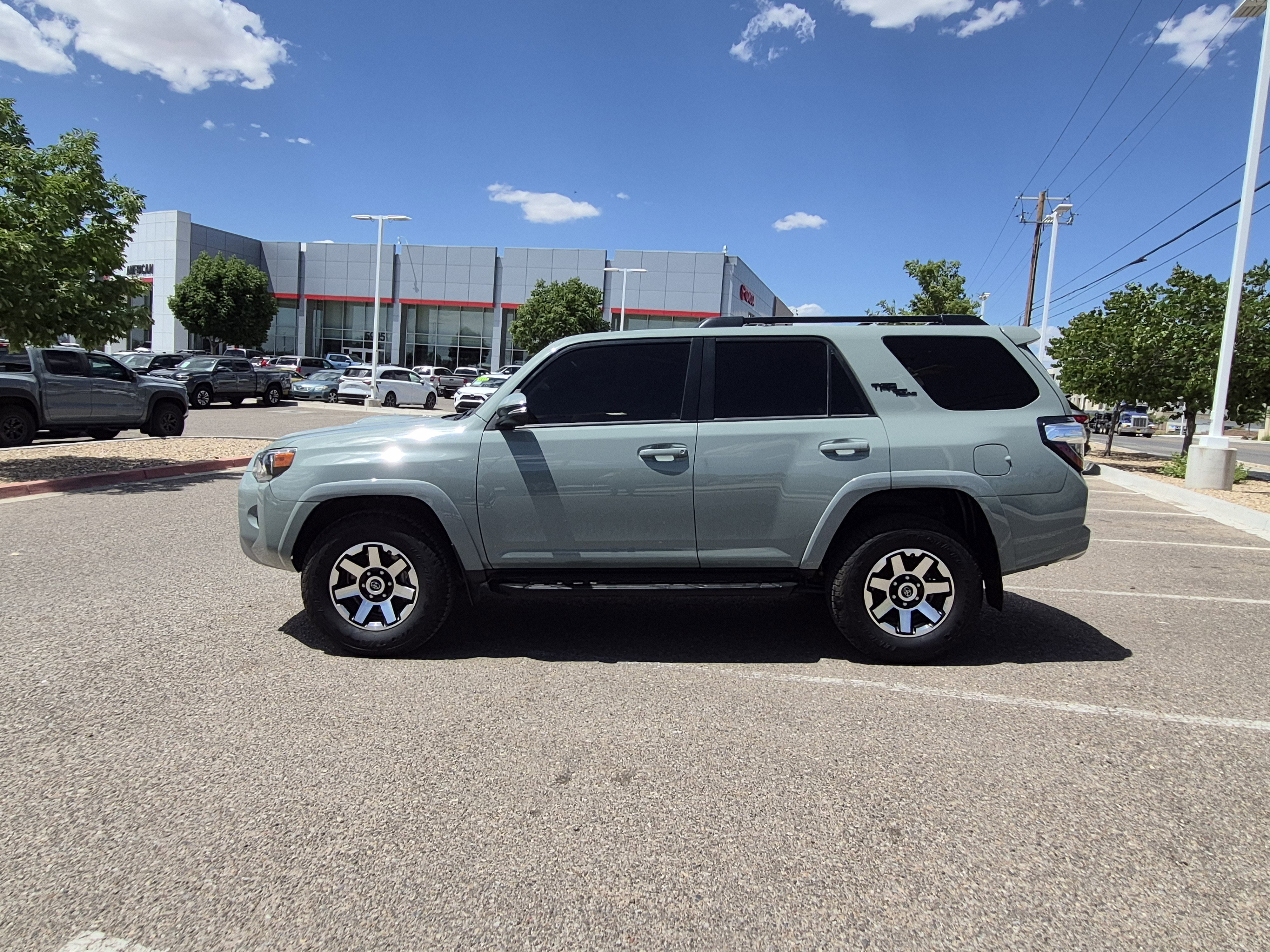 Used 2022 Toyota 4Runner TRD Off-Road Premium AWD/4WD image 2