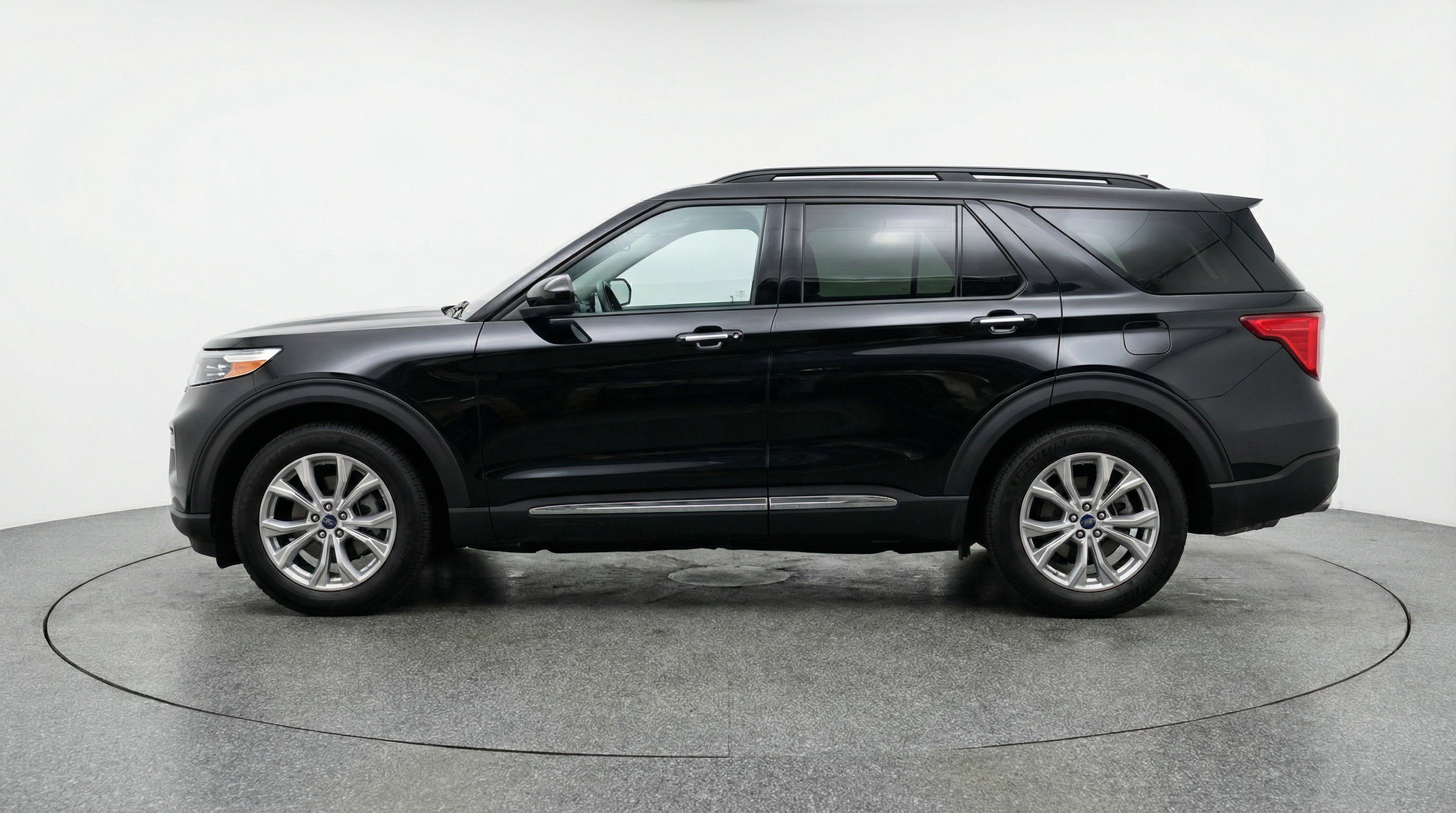 Used 2024 Ford Explorer Limited image 5