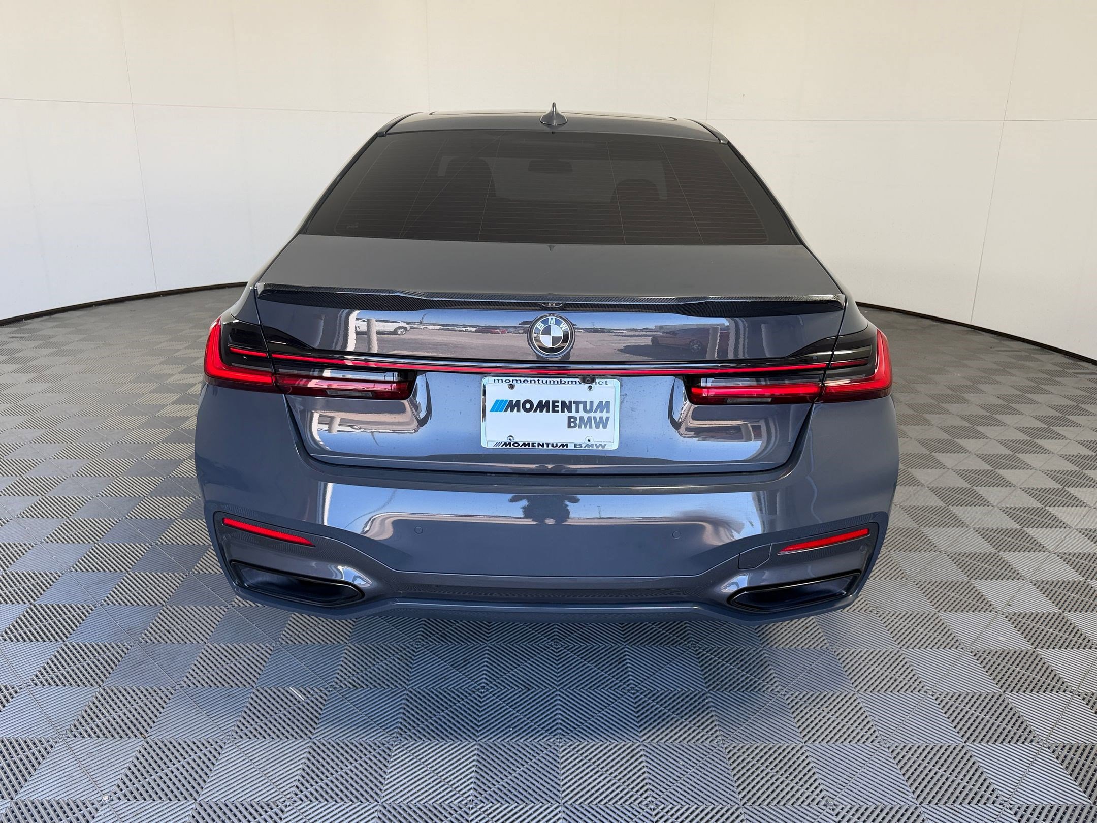Used 2022 BMW 740i w/ M Sport Package RWD image 10