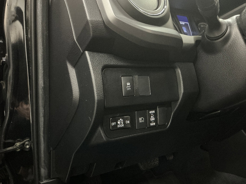 Used 2021 Toyota Tacoma TRD Off-Road w/ Technology Package AWD/4WD image 11