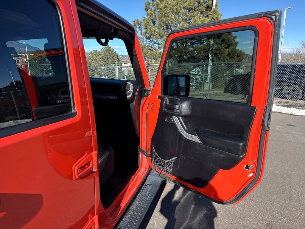 Used 2015 Jeep Wrangler Unlimited Sahara w/ Connectivity Group image 29