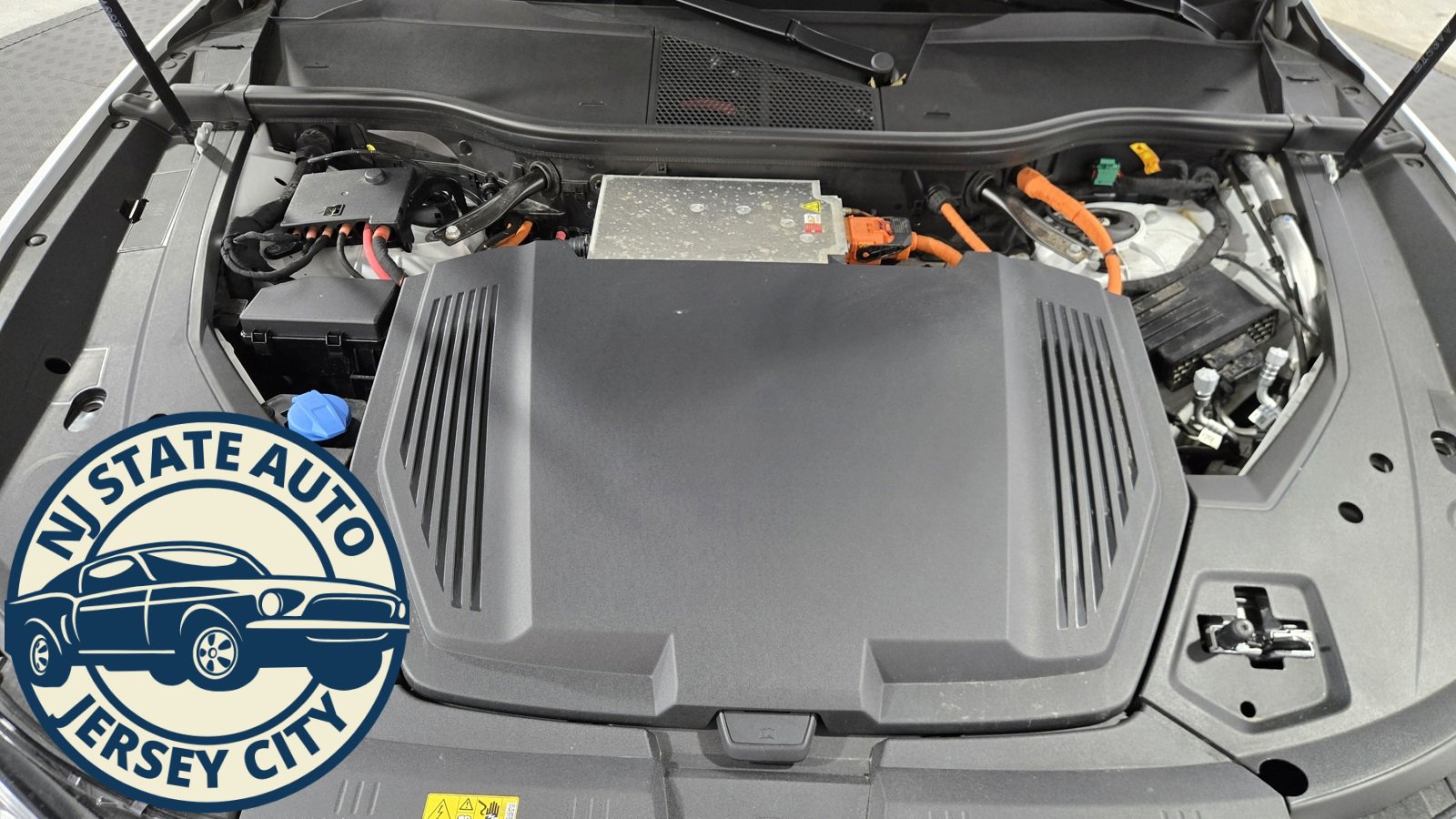 Used 2024 Audi Q8 e-tron Premium Plus image 39