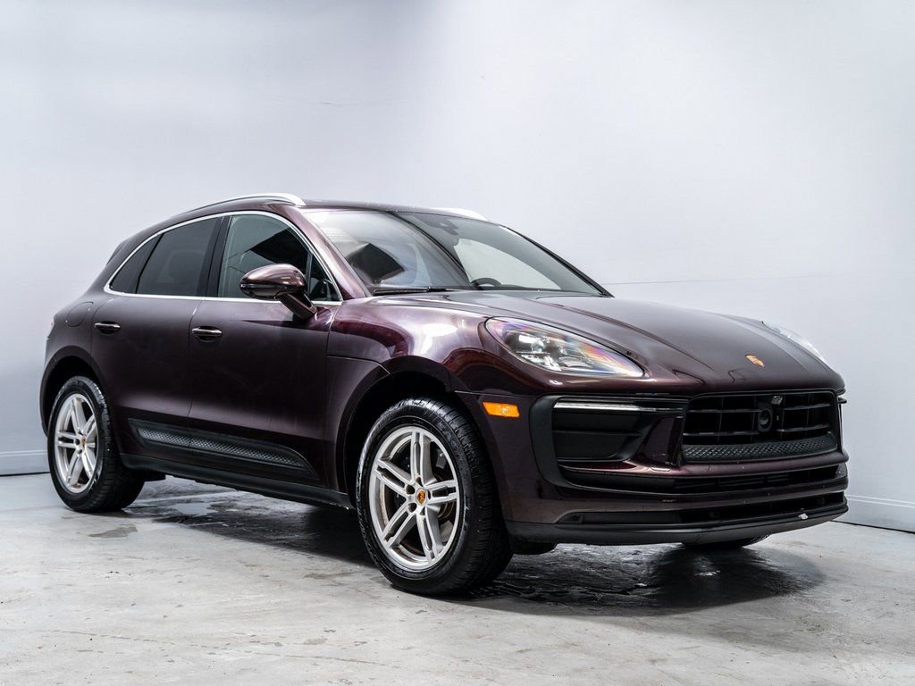 Used 2025 Porsche Macan image 9