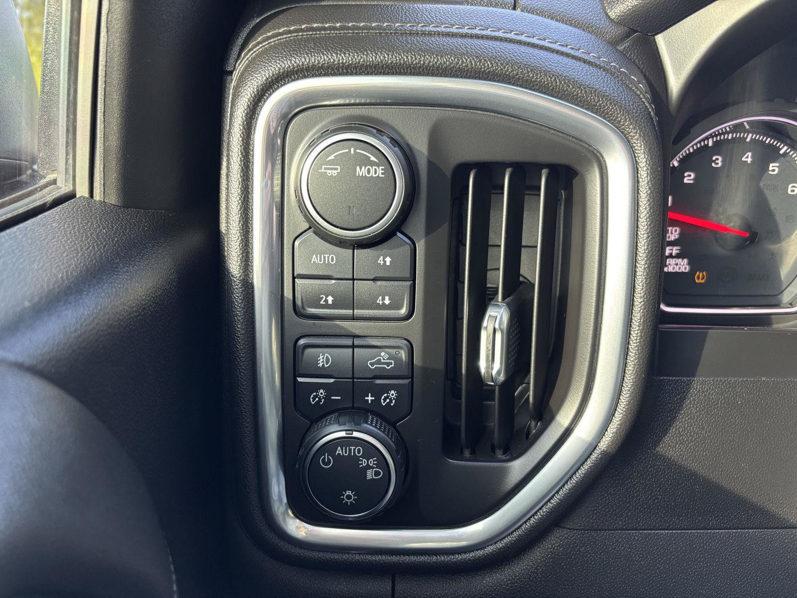 Used 2020 Chevrolet Silverado 1500 LT Trail Boss AWD/4WD image 27