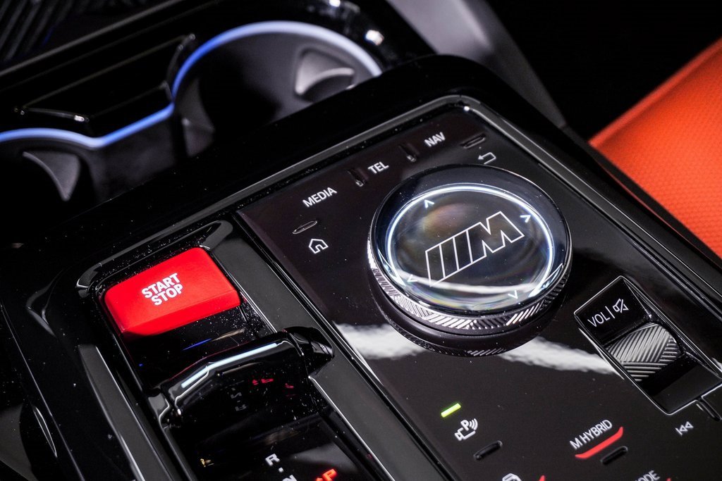 Used 2025 BMW M5 w/ Carbon Package image 30