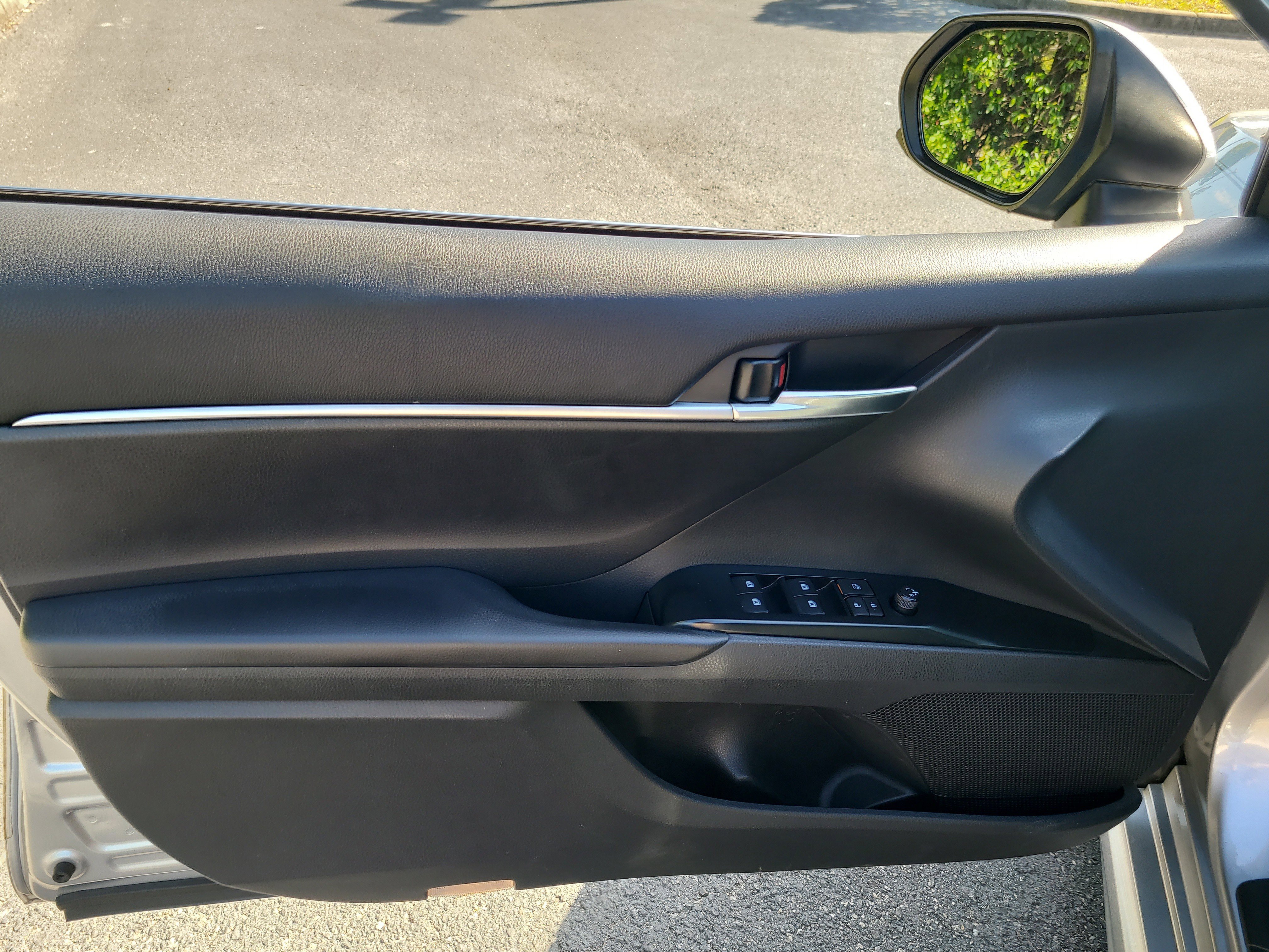 Used 2019 Toyota Camry SE FWD image 15