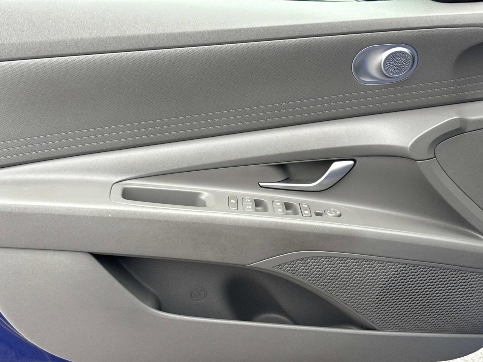 Used 2023 Hyundai Elantra SEL w/ Cargo Package image 22