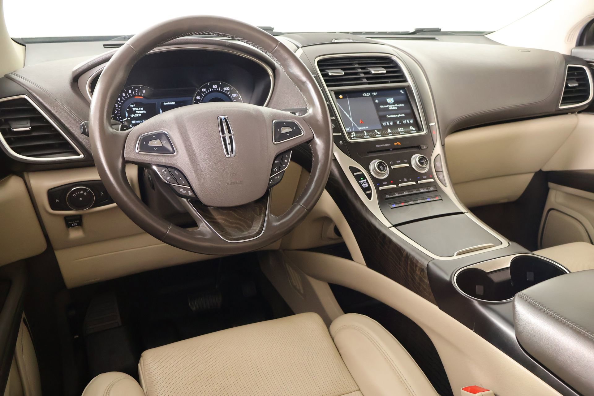 Used 2018 Lincoln MKX Reserve w/ Driver Assistance Package FWD image 2