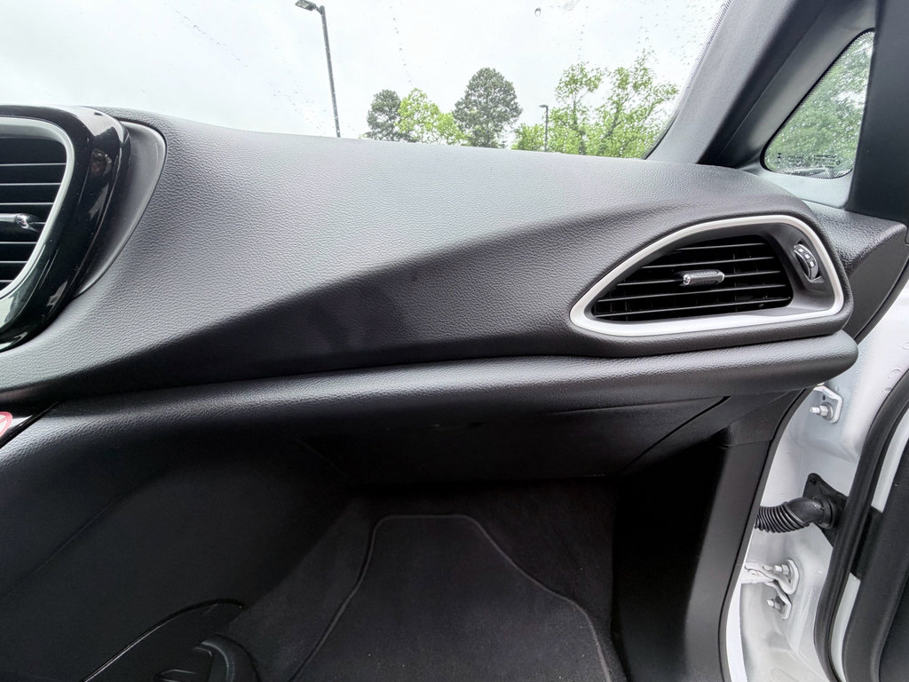 Used 2025 Chrysler Pacifica Select FWD image 20