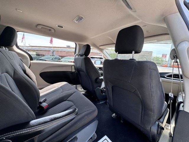 Used 2020 Chrysler Voyager L image 29